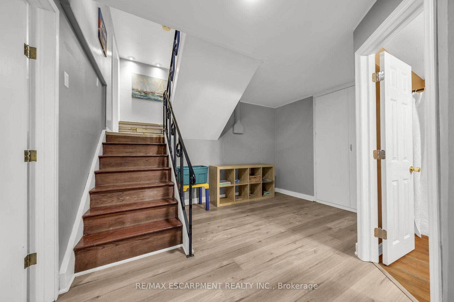 Photo 28 of 418 Mountain Brow Boulevard, Hamilton, Sherwood — HOMEH