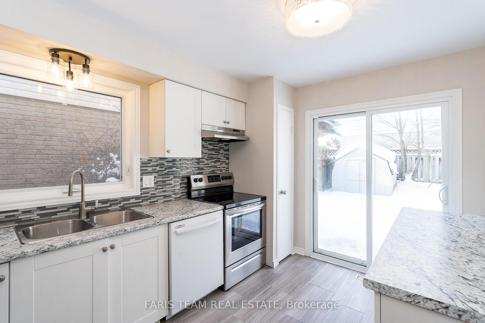 Photo 3 of 76 Garden Drive, Barrie, Allandale Heights — HOMEH