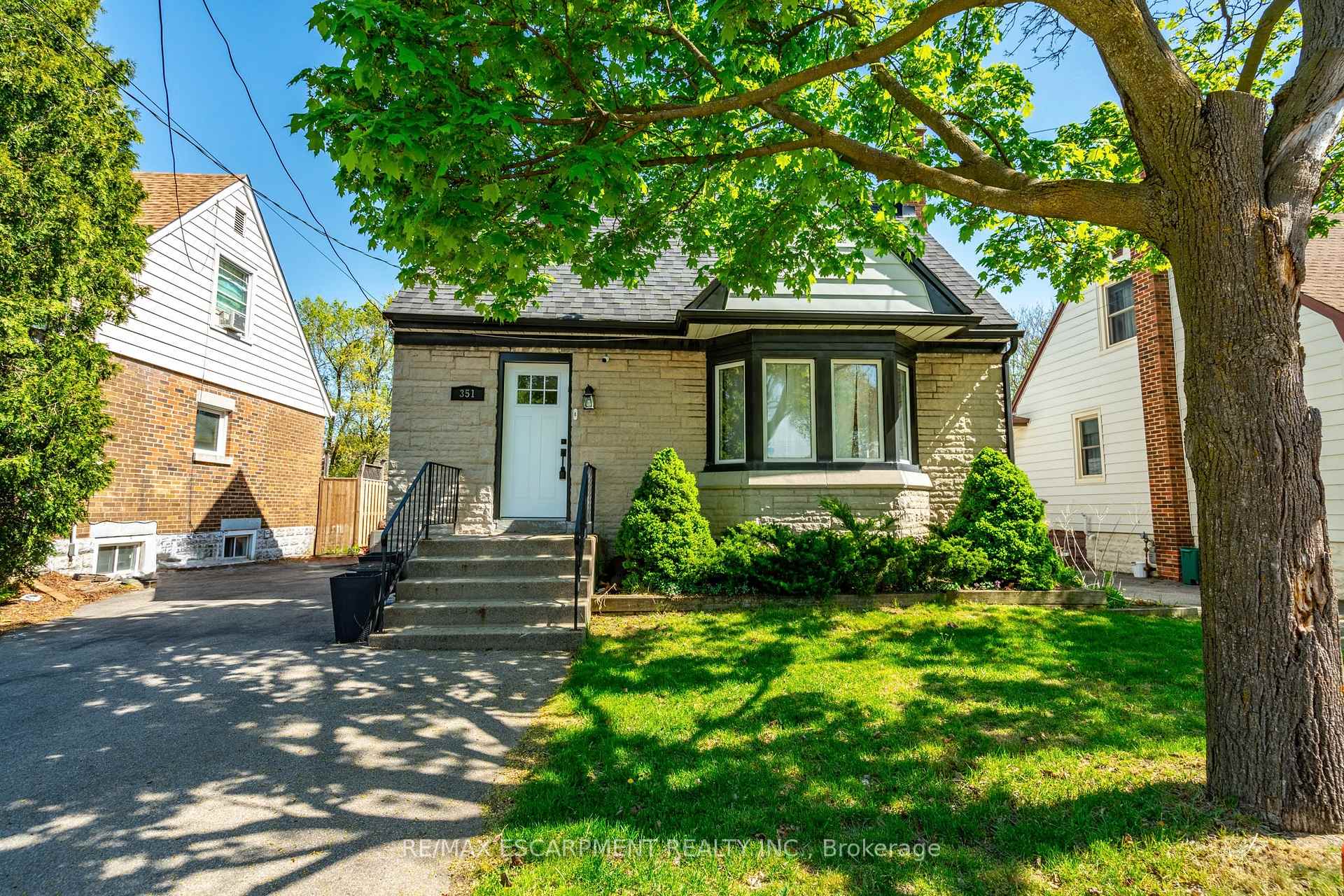 Photo 2 of 351 Queensdale Avenue E, Hamilton, Inch Park — HOMEH