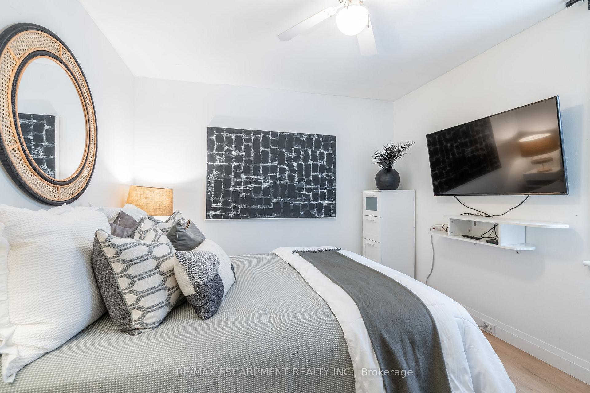 Photo 13 of 351 Queensdale Avenue E, Hamilton, Inch Park — HOMEH