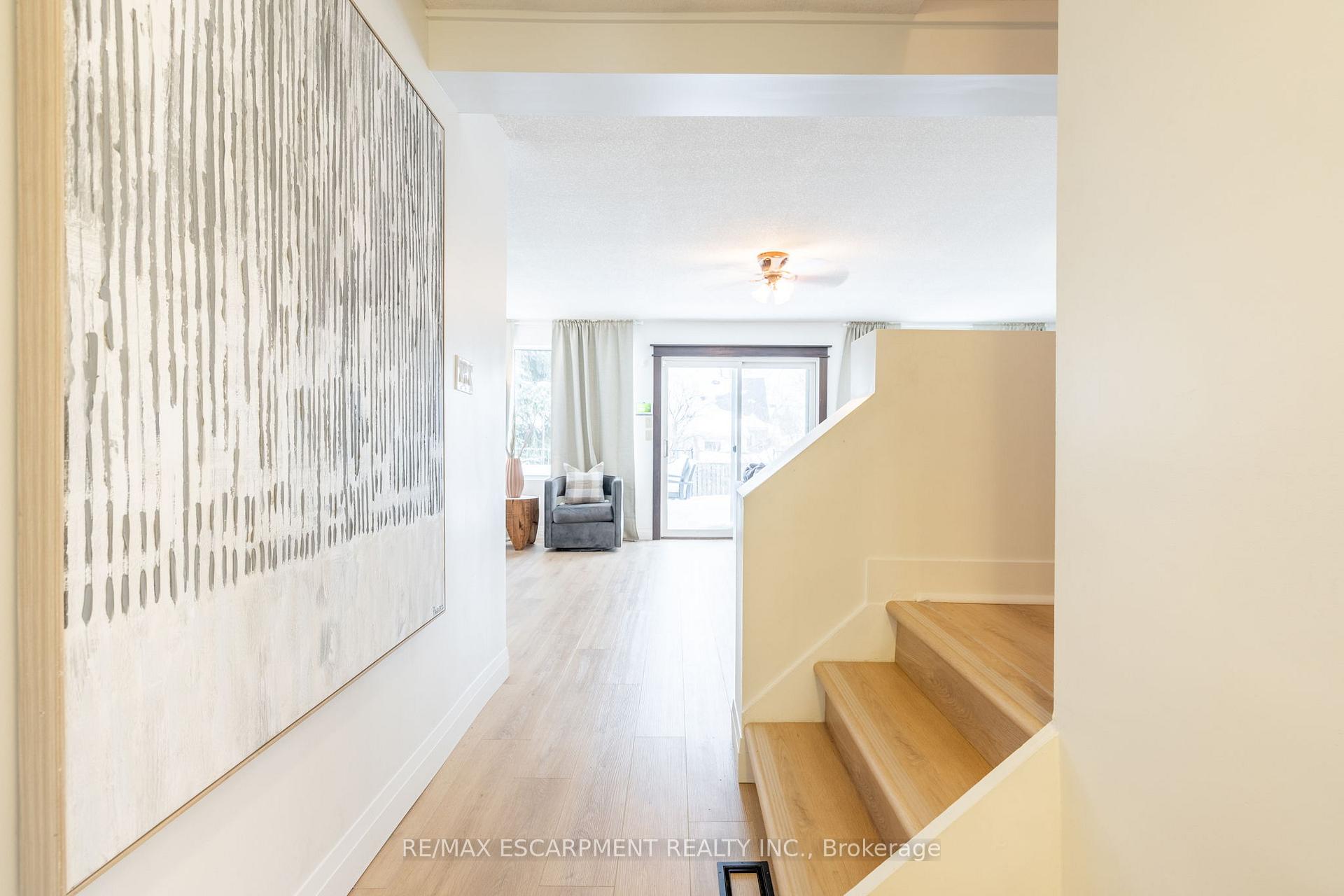 Photo 16 of 351 Queensdale Avenue E, Hamilton, Inch Park — HOMEH