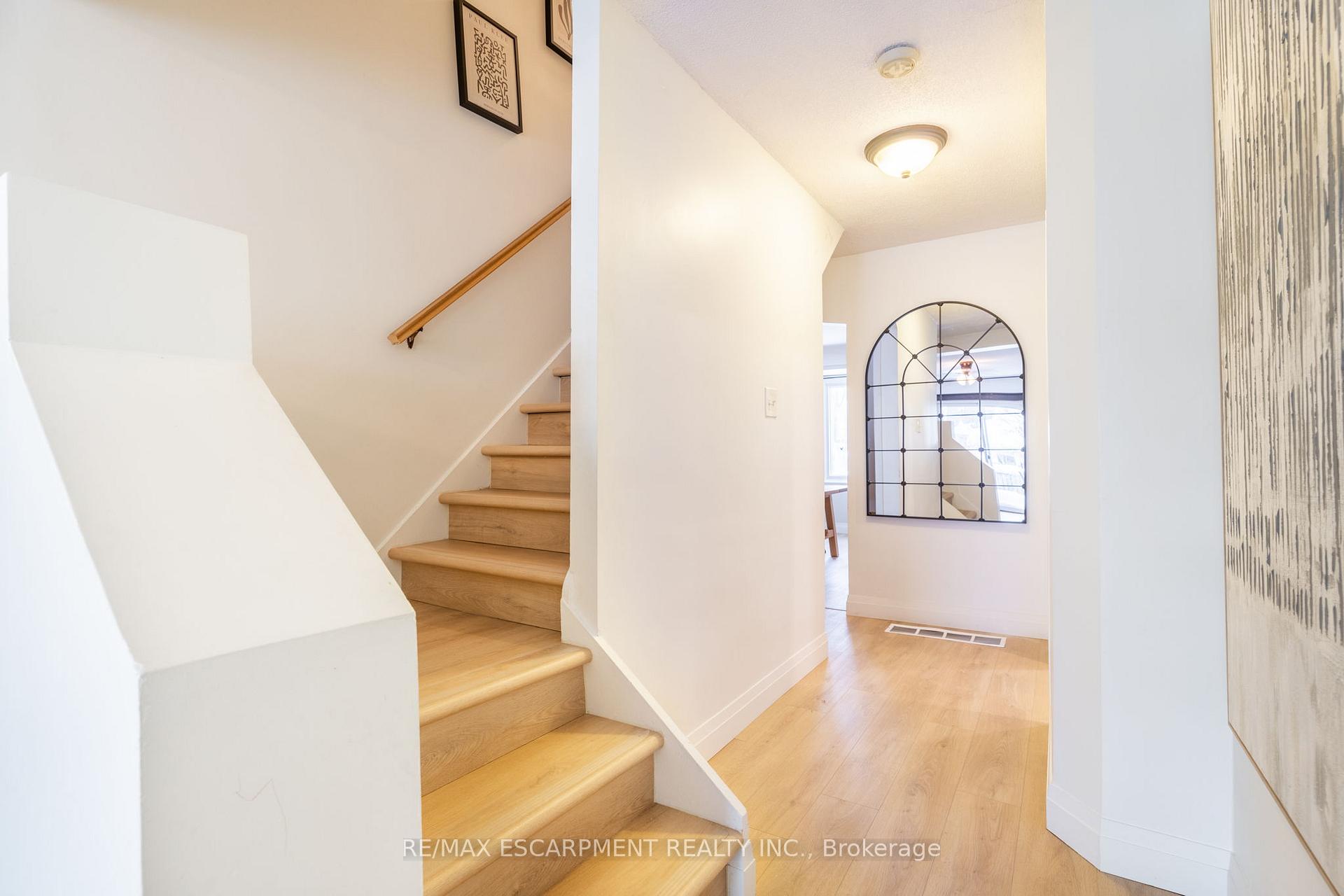 Photo 17 of 351 Queensdale Avenue E, Hamilton, Inch Park — HOMEH