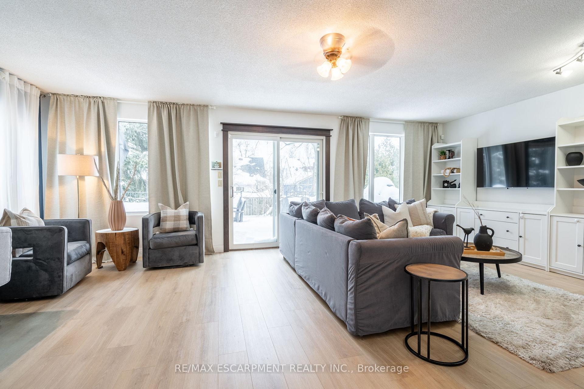 Photo 18 of 351 Queensdale Avenue E, Hamilton, Inch Park — HOMEH
