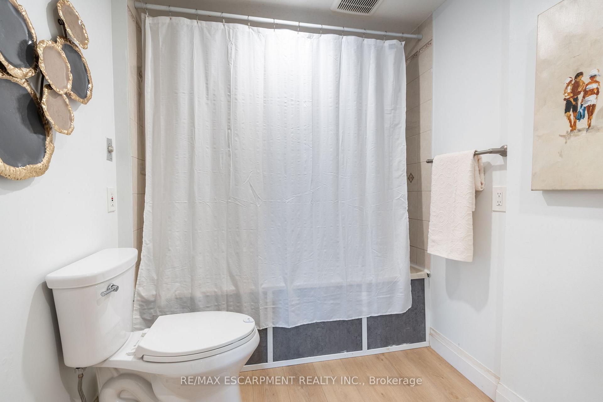 Photo 22 of 351 Queensdale Avenue E, Hamilton, Inch Park — HOMEH