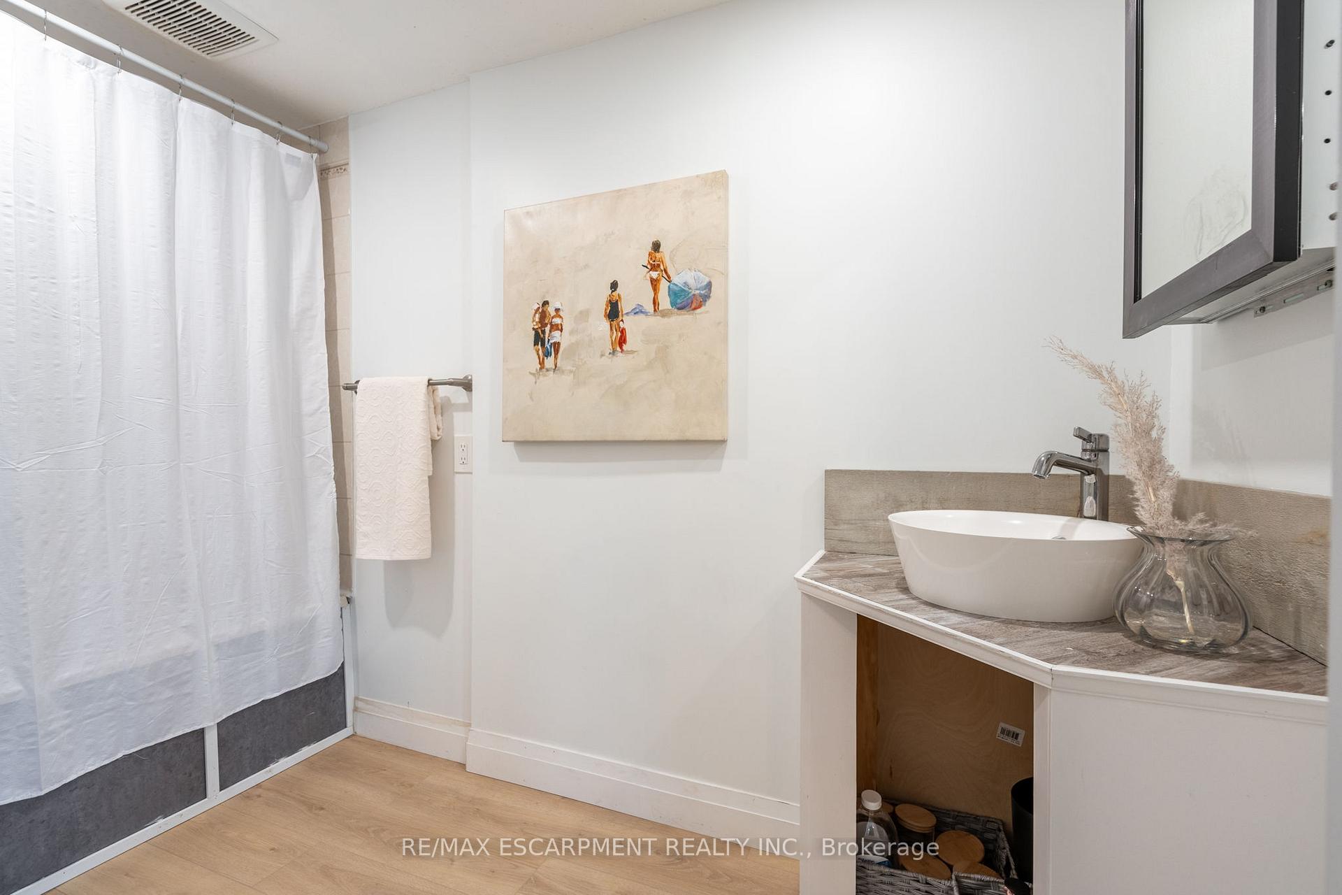 Photo 23 of 351 Queensdale Avenue E, Hamilton, Inch Park — HOMEH