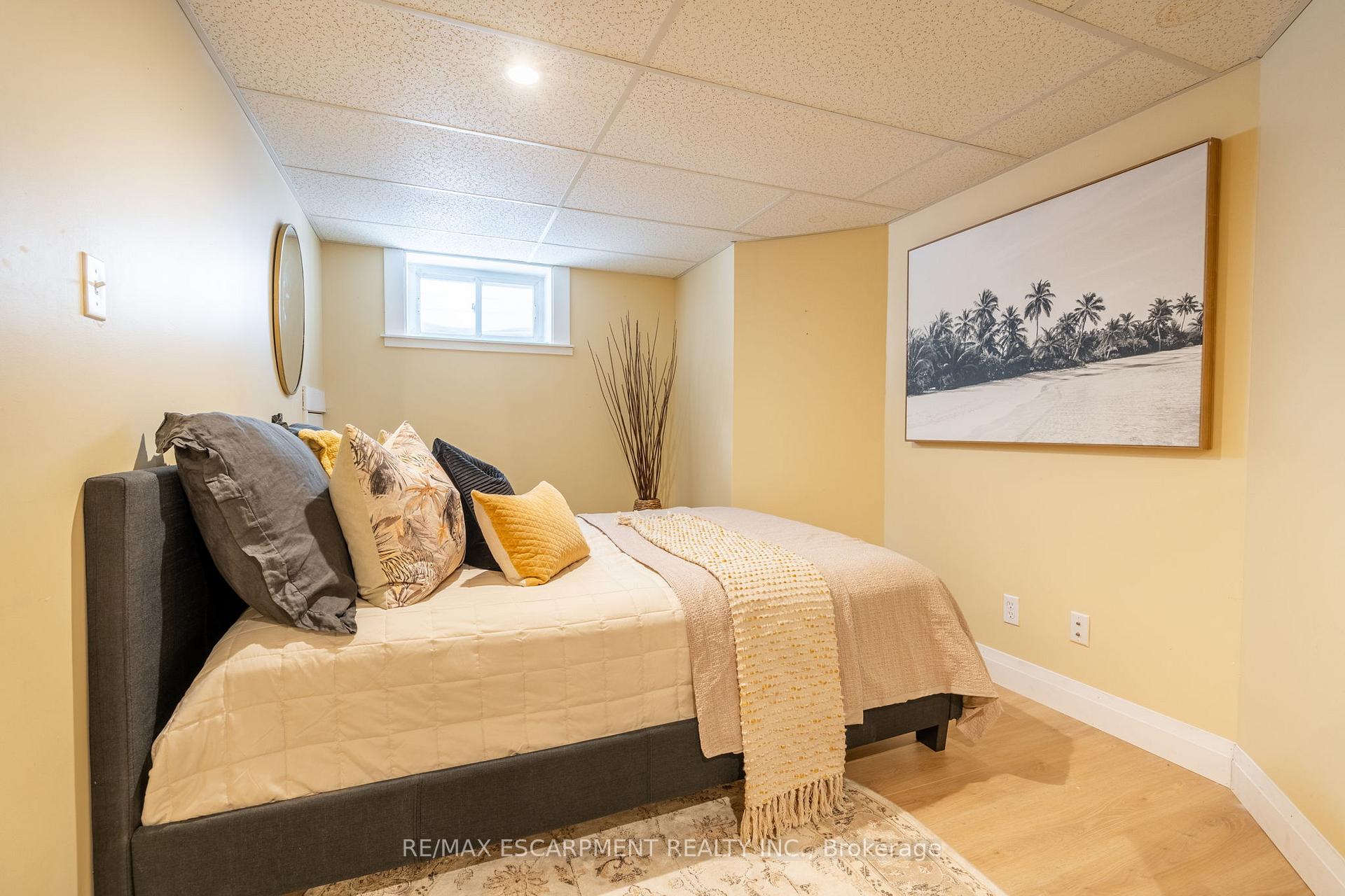 Photo 33 of 351 Queensdale Avenue E, Hamilton, Inch Park — HOMEH