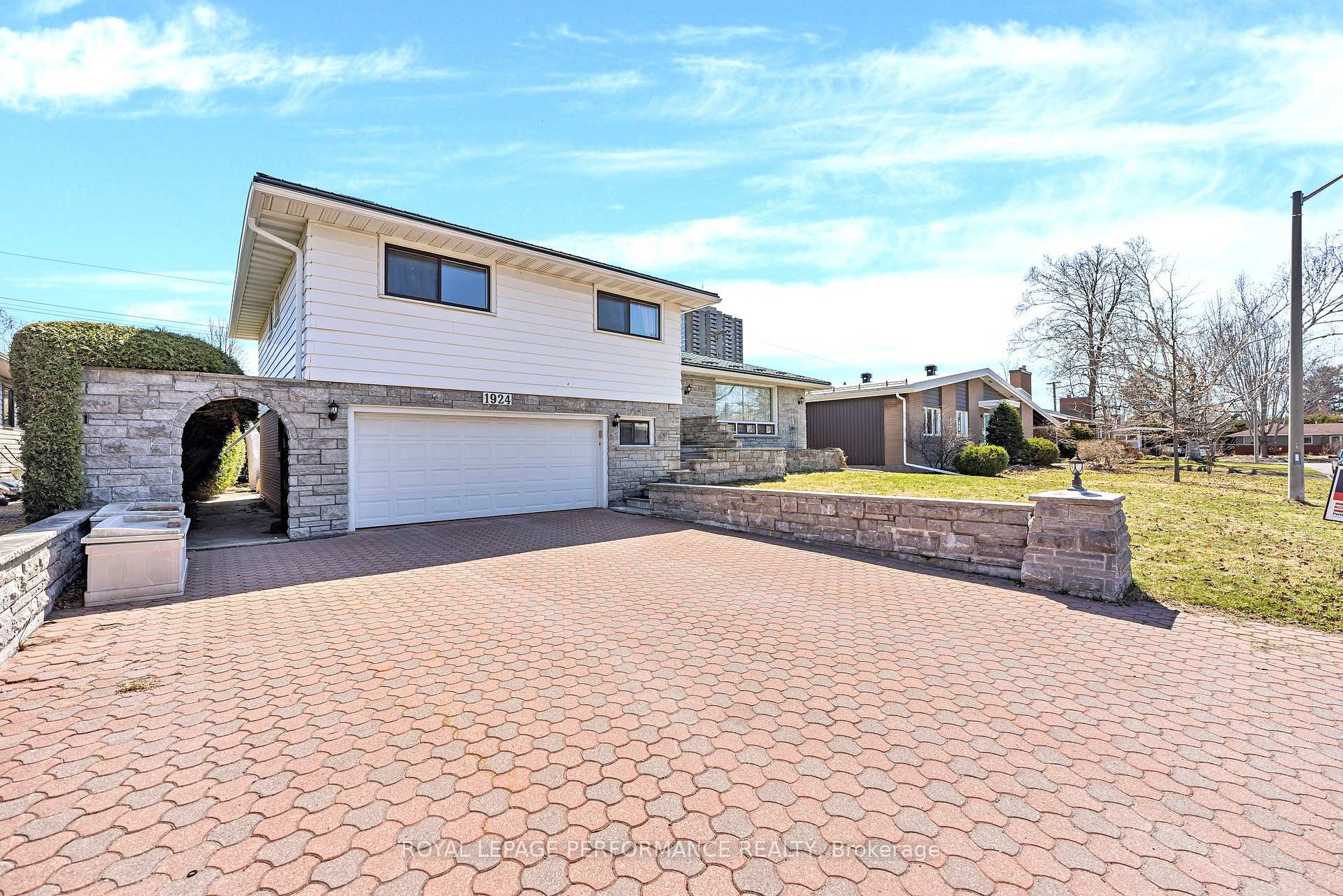 Photo 2 of 1924 Wembley Avenue, Ottawa, Carlingwood — HOMEH