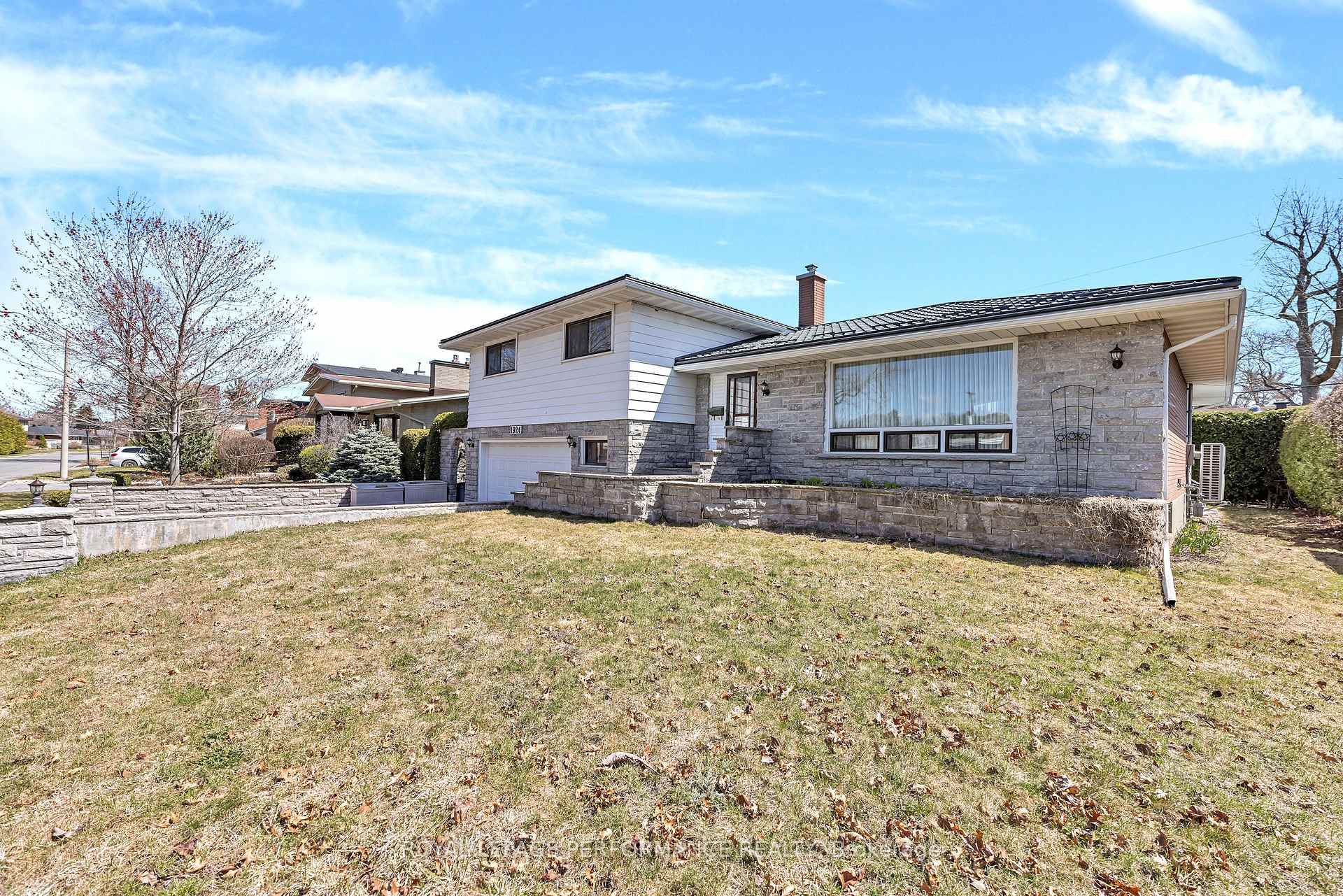 Photo 3 of 1924 Wembley Avenue, Ottawa, Carlingwood — HOMEH