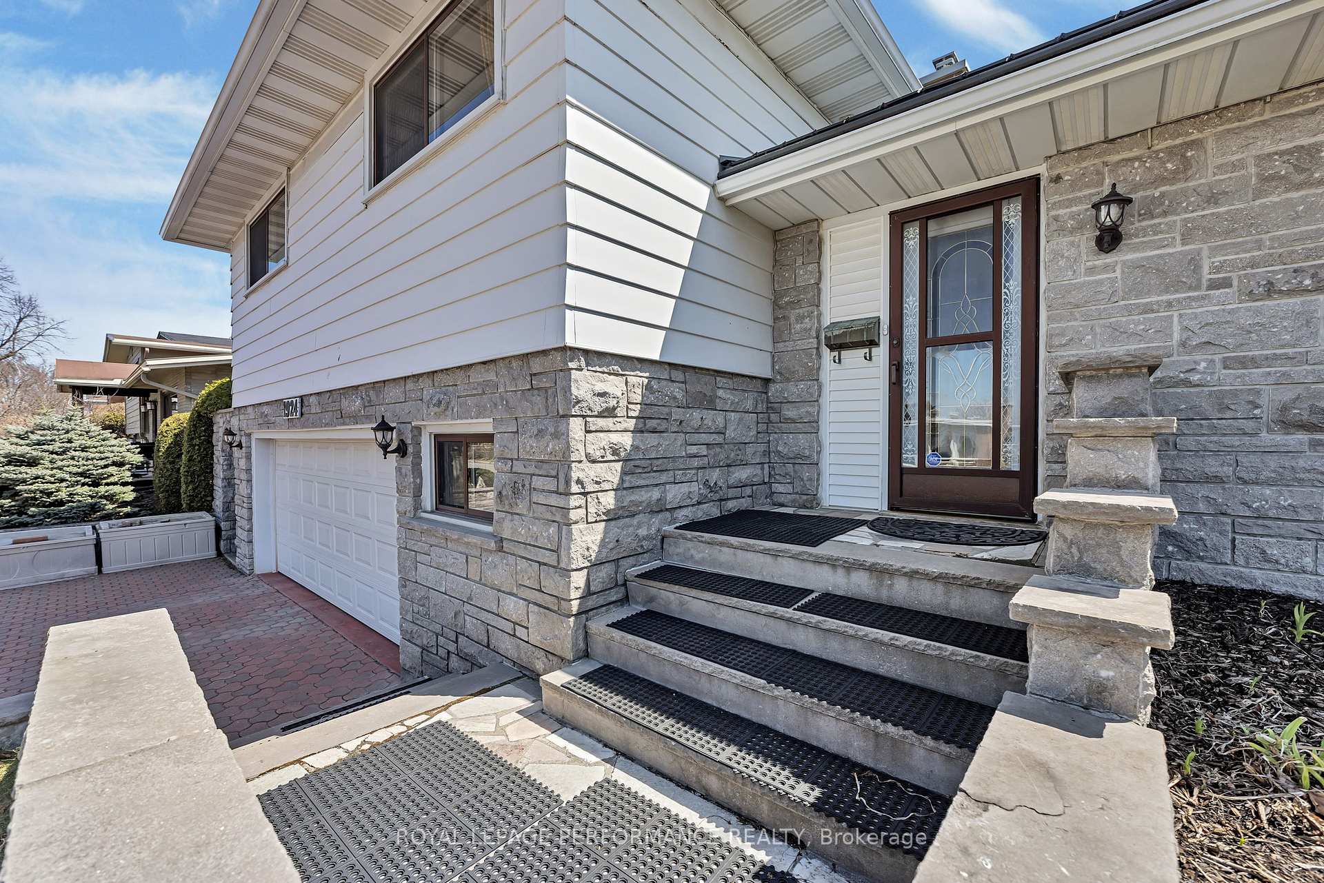 Photo 11 of 1924 Wembley Avenue, Ottawa, Carlingwood — HOMEH