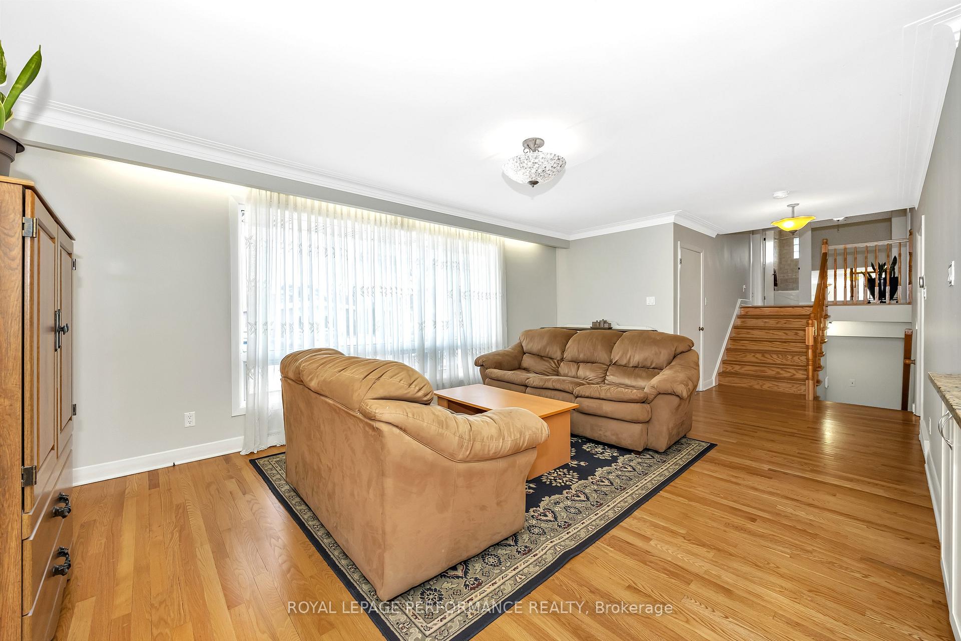 Photo 4 of 1924 Wembley Avenue, Ottawa, Carlingwood — HOMEH