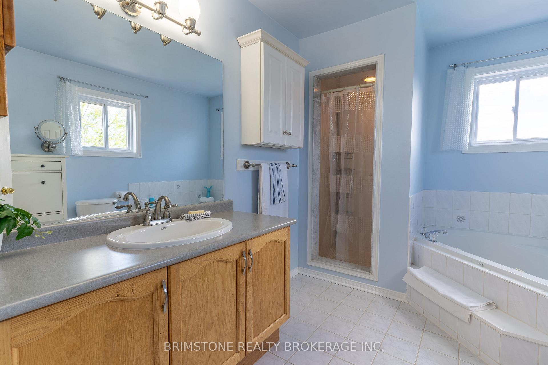 Photo 23 of 50 Girdwood Drive, Barrie, Holly — HOMEH