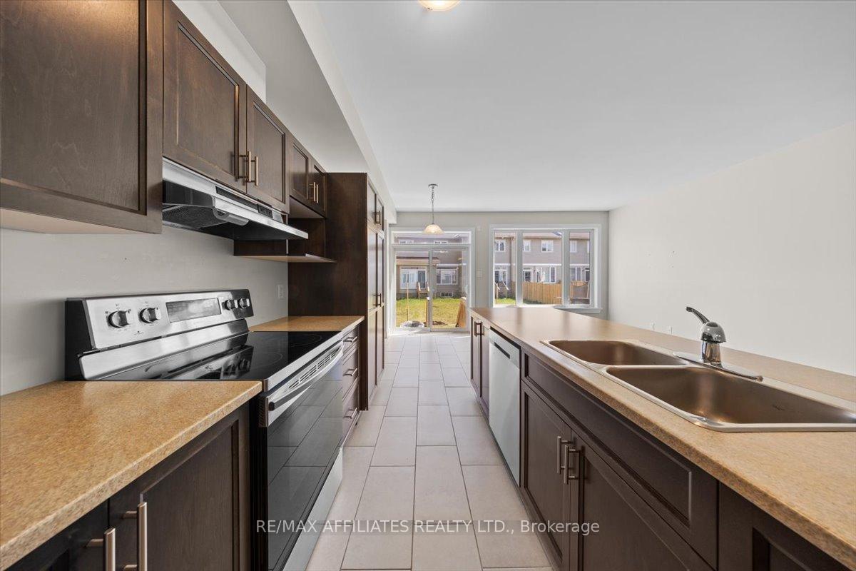 Photo 10 of 102 Hurdis Way, Carleton Place — HOMEH