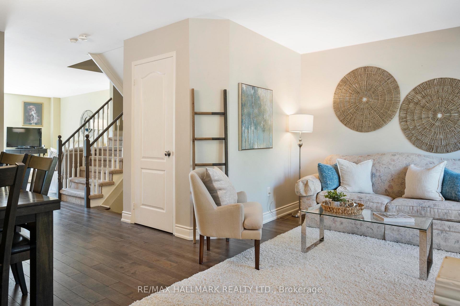 Photo 4 of 104 Warwick Avenue, Ajax, South East — HOMEH