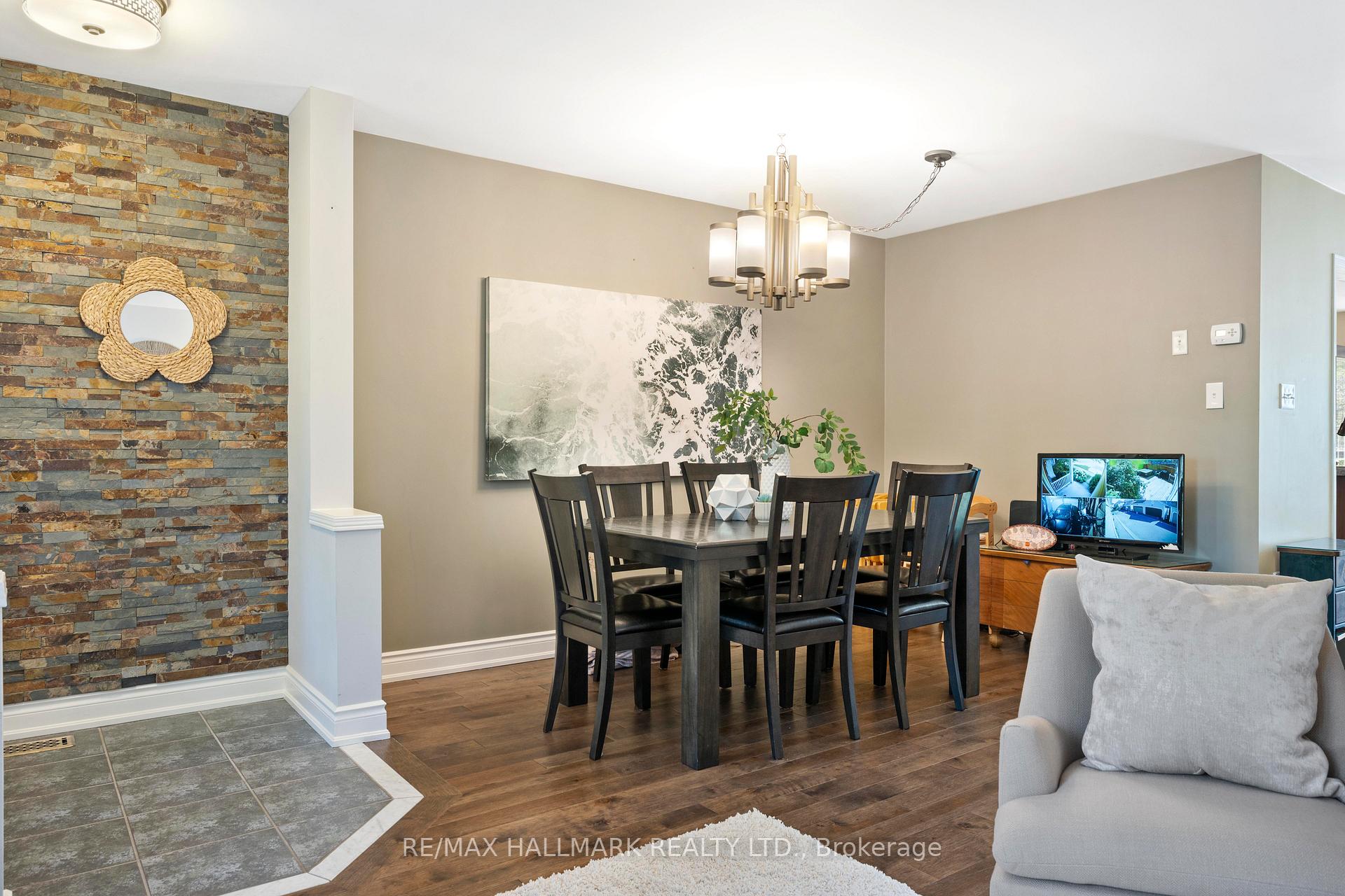 Photo 6 of 104 Warwick Avenue, Ajax, South East — HOMEH