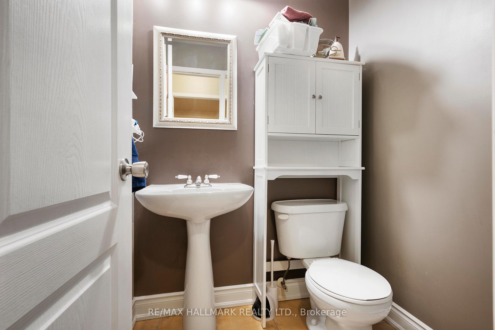 Photo 10 of 104 Warwick Avenue, Ajax, South East — HOMEH