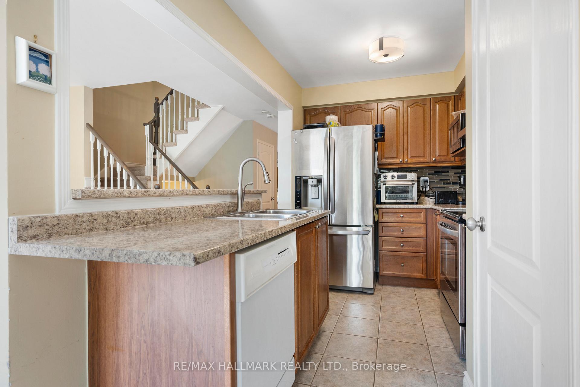 Photo 15 of 104 Warwick Avenue, Ajax, South East — HOMEH