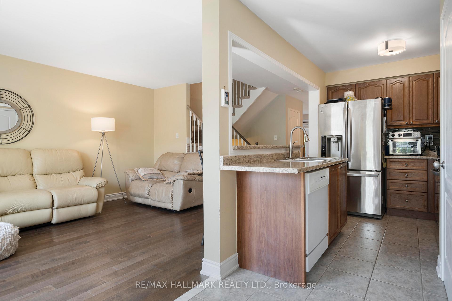 Photo 20 of 104 Warwick Avenue, Ajax, South East — HOMEH