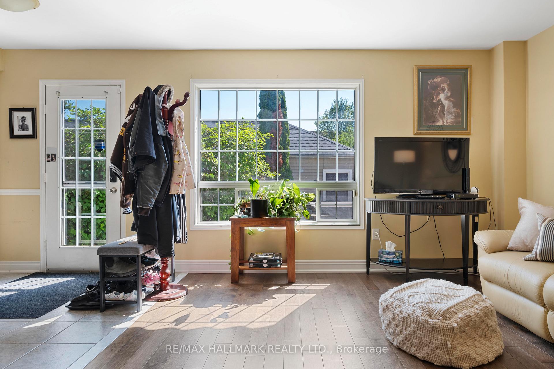 Photo 14 of 104 Warwick Avenue, Ajax, South East — HOMEH