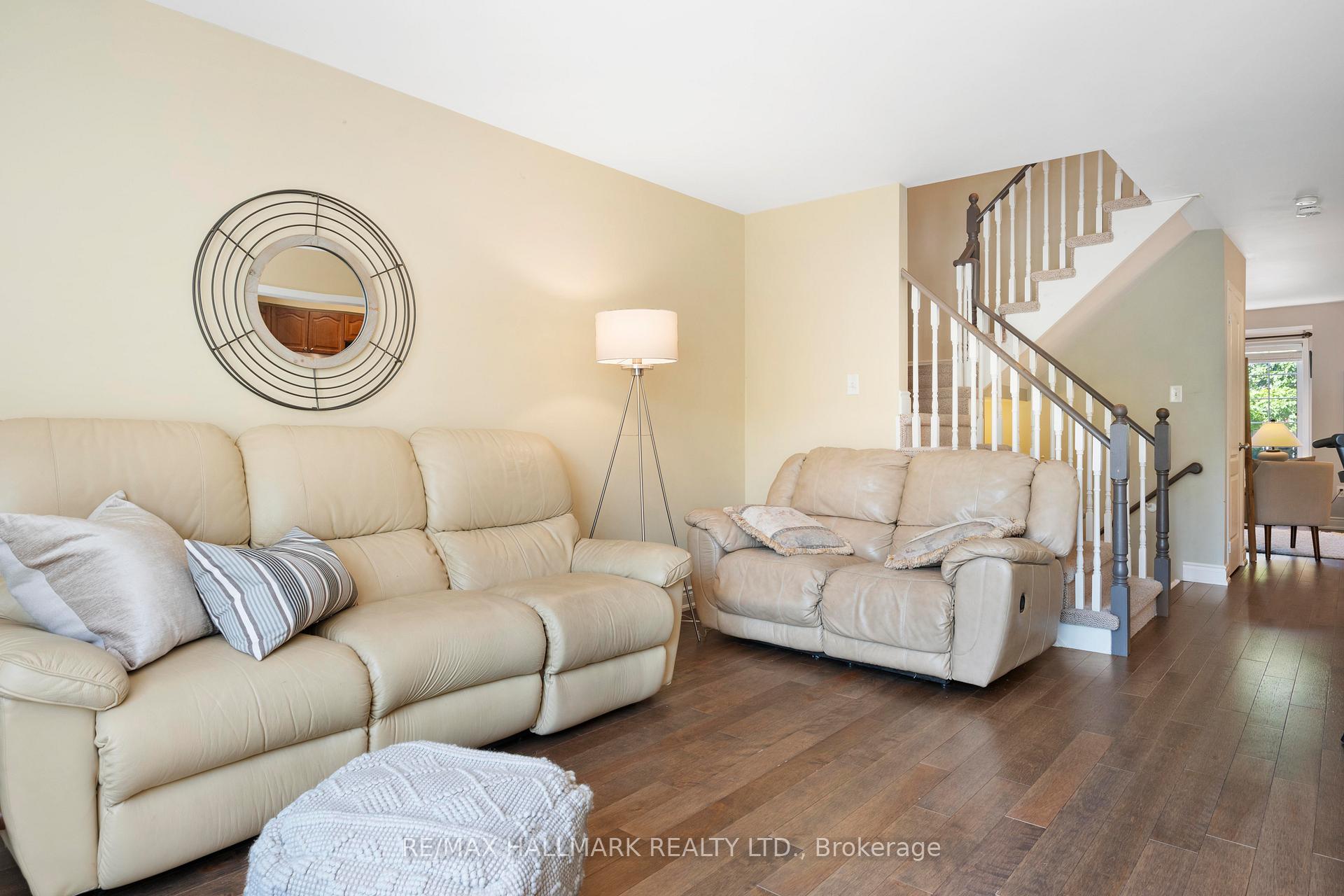 Photo 17 of 104 Warwick Avenue, Ajax, South East — HOMEH