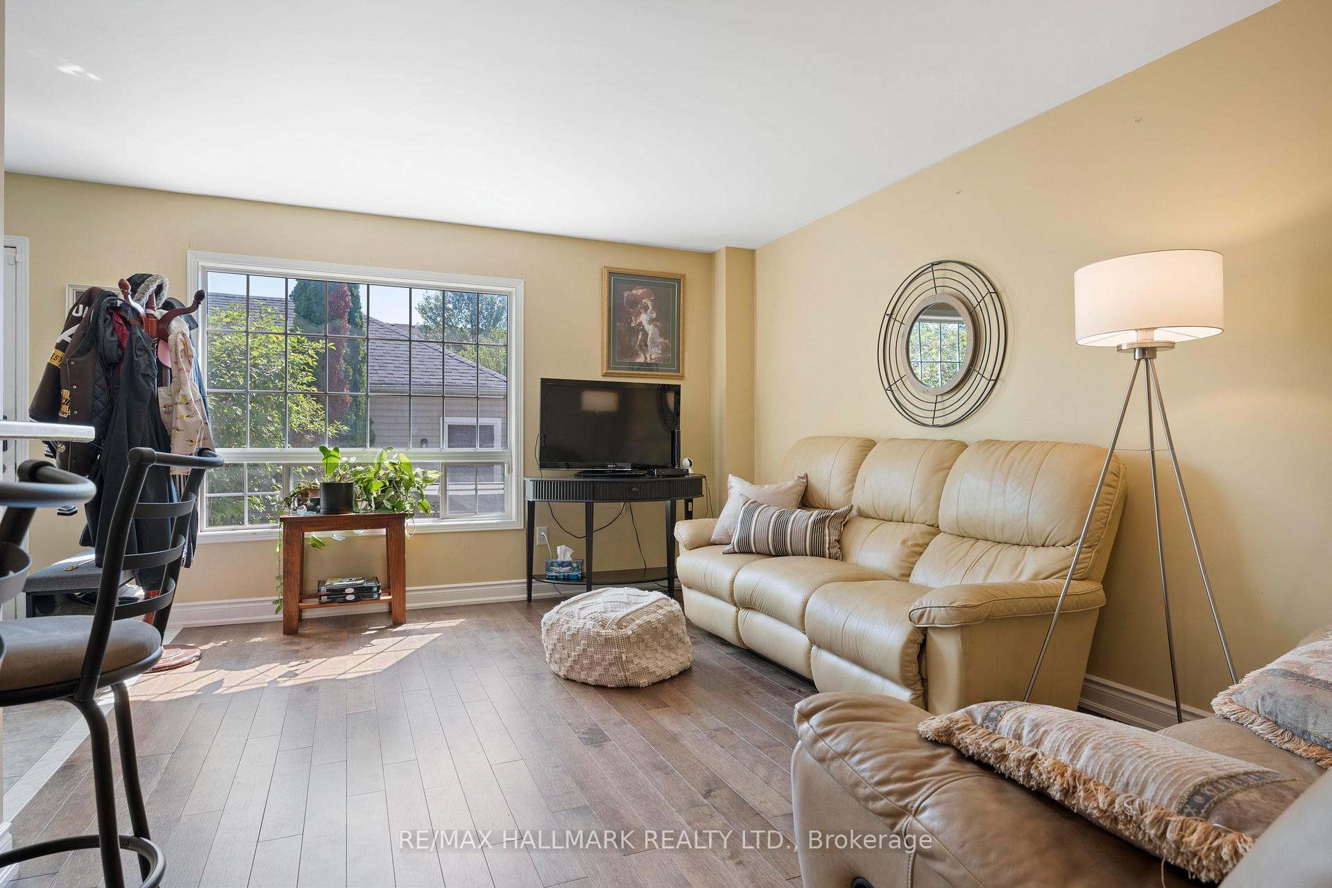 Photo 22 of 104 Warwick Avenue, Ajax, South East — HOMEH