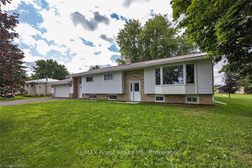 Photo 3 of 2068 Keeley Road, Frontenac, Frontenac South — HOMEH
