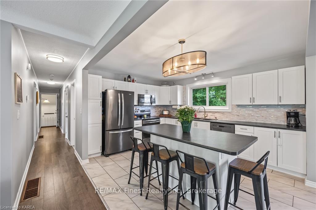 Photo 6 of 2068 Keeley Road, Frontenac, Frontenac South — HOMEH