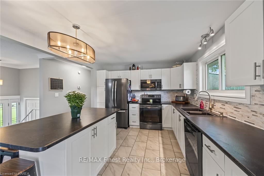 Photo 7 of 2068 Keeley Road, Frontenac, Frontenac South — HOMEH