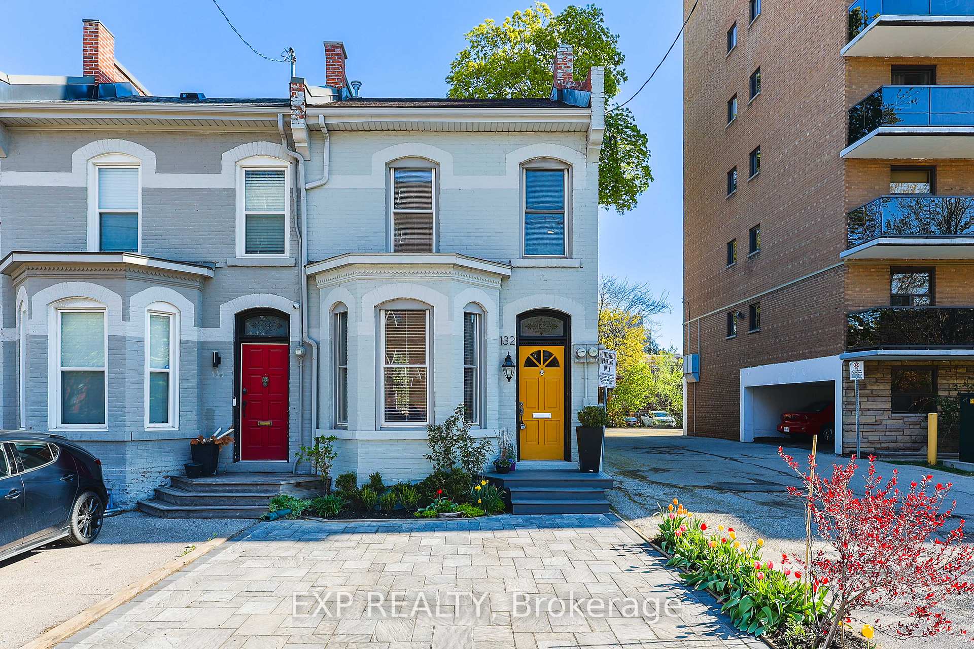 Front of 132 Charlton Avenue W