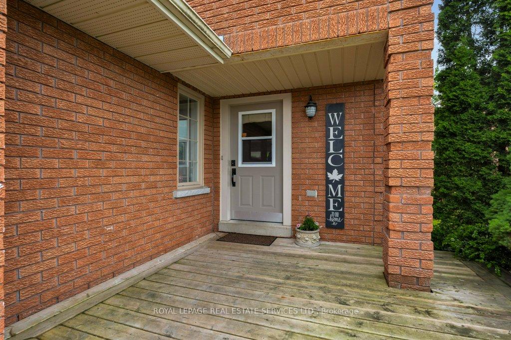 Photo 4 of 18 Weatherup Crescent, Barrie, West Bayfield — HOMEH