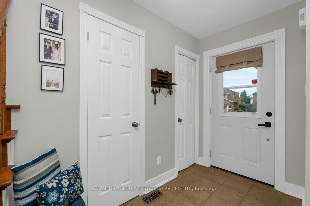 Photo 5 of 18 Weatherup Crescent, Barrie, West Bayfield — HOMEH