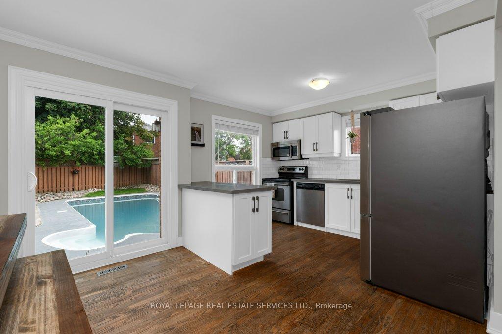 Photo 11 of 18 Weatherup Crescent, Barrie, West Bayfield — HOMEH