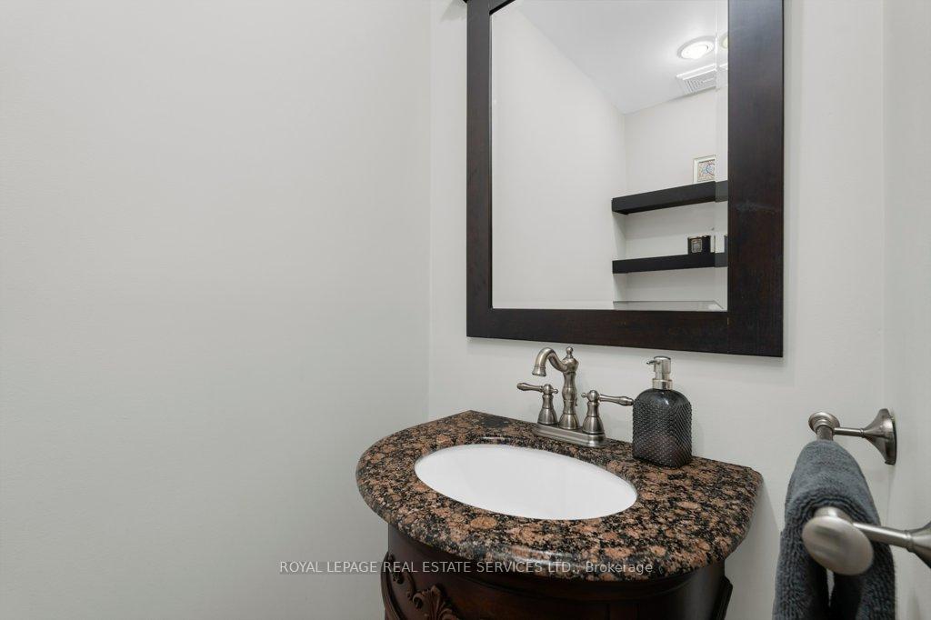 Photo 15 of 18 Weatherup Crescent, Barrie, West Bayfield — HOMEH