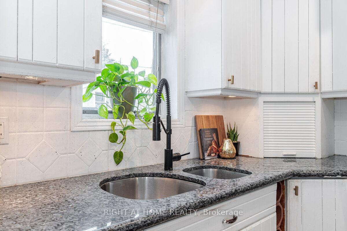 Photo 5 of 62 Florence Street, Hamilton, Strathcona — HOMEH