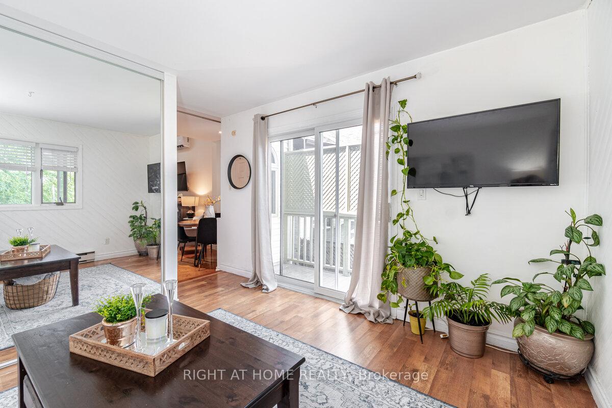 Photo 14 of 62 Florence Street, Hamilton, Strathcona — HOMEH