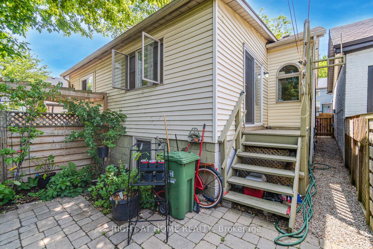 Photo 23 of 62 Florence Street, Hamilton, Strathcona — HOMEH