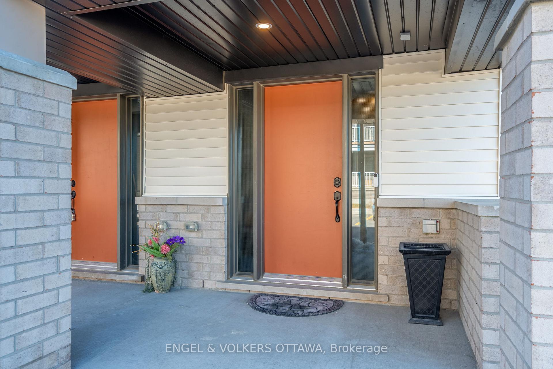 Photo 2 of 702 Chromite Private, Ottawa, Barrhaven - Heritage Park — HOMEH