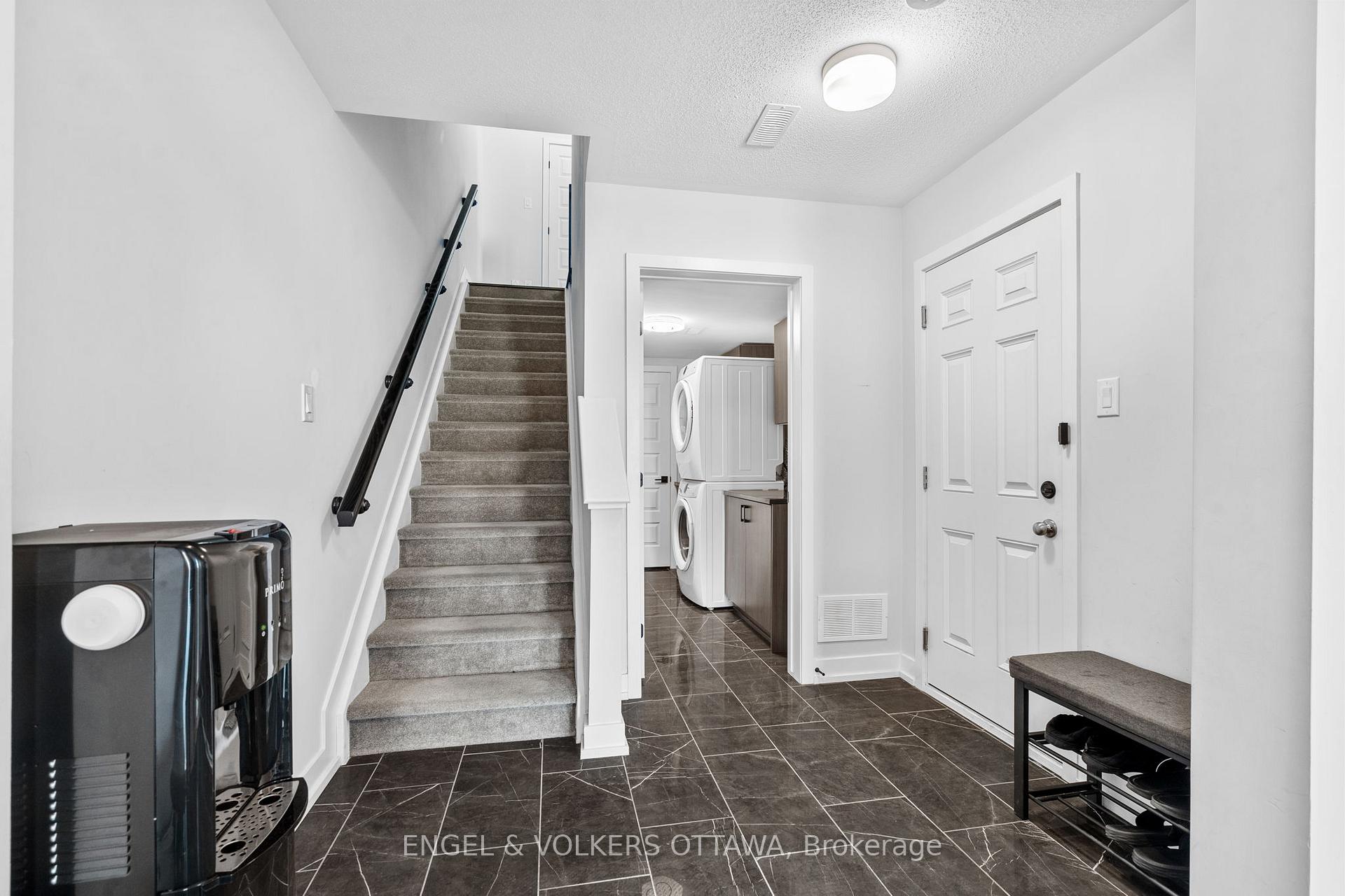 Photo 5 of 702 Chromite Private, Ottawa, Barrhaven - Heritage Park — HOMEH