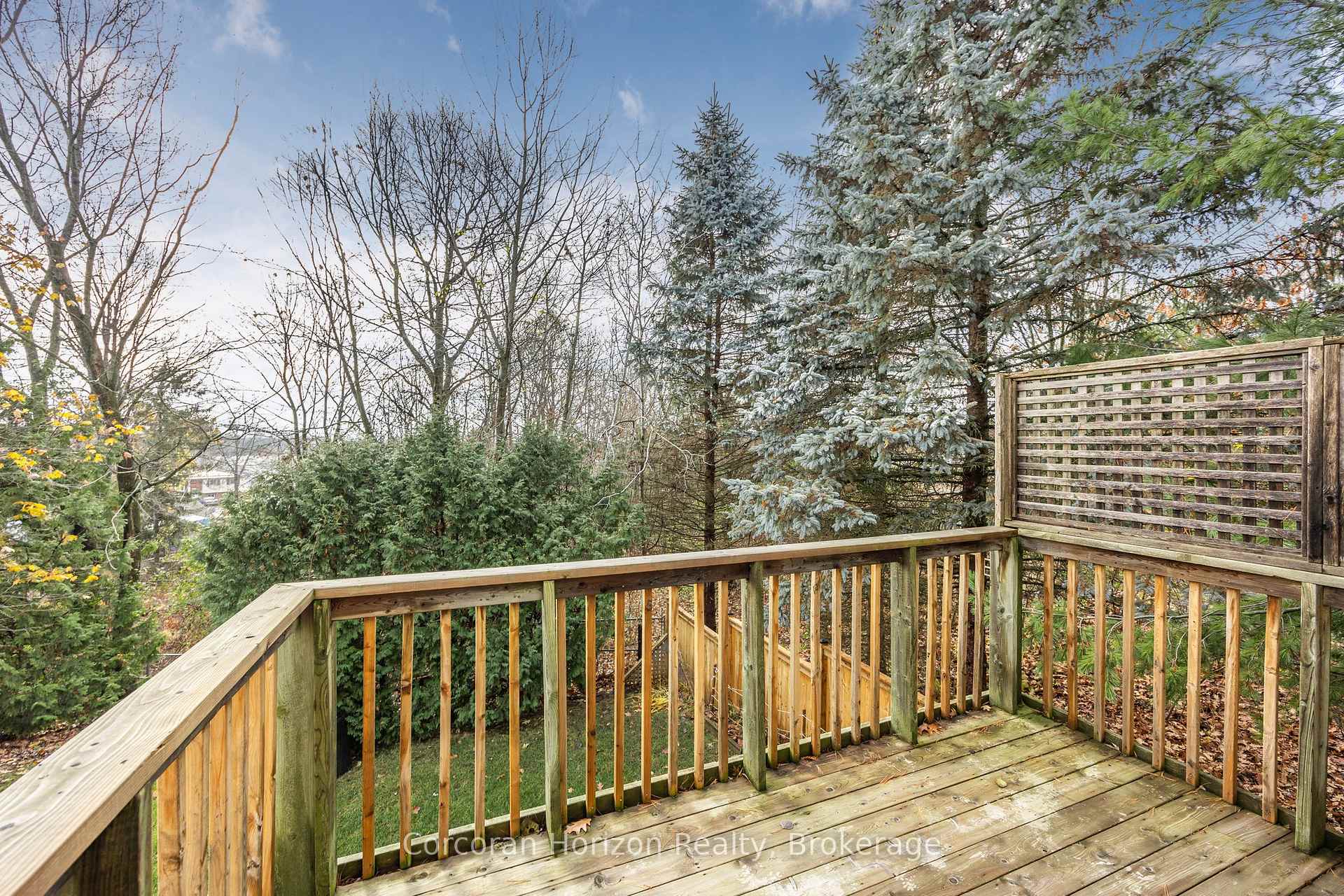 Photo 4 of 28 Fox Run, Barrie, Letitia Heights — HOMEH
