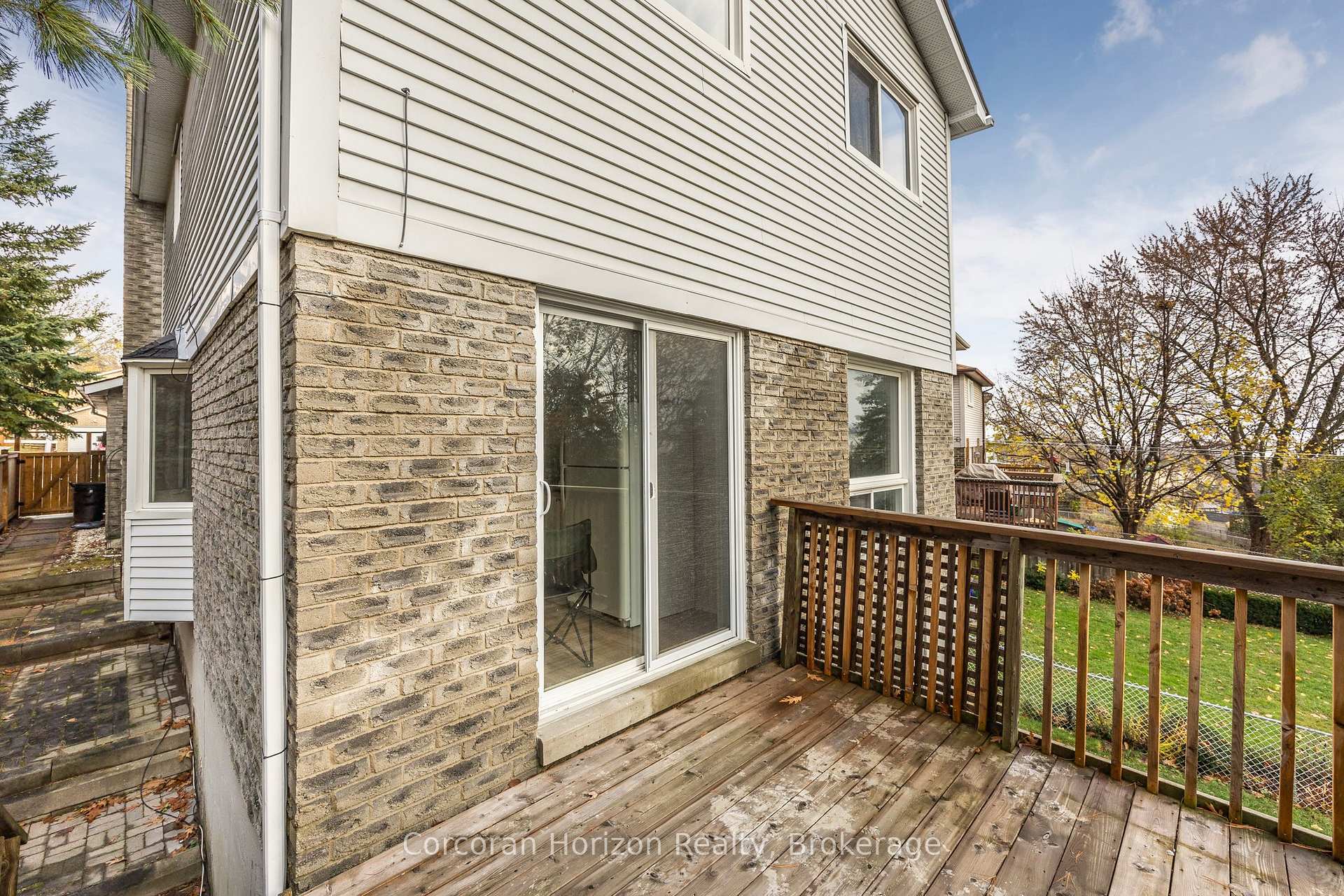 Photo 5 of 28 Fox Run, Barrie, Letitia Heights — HOMEH