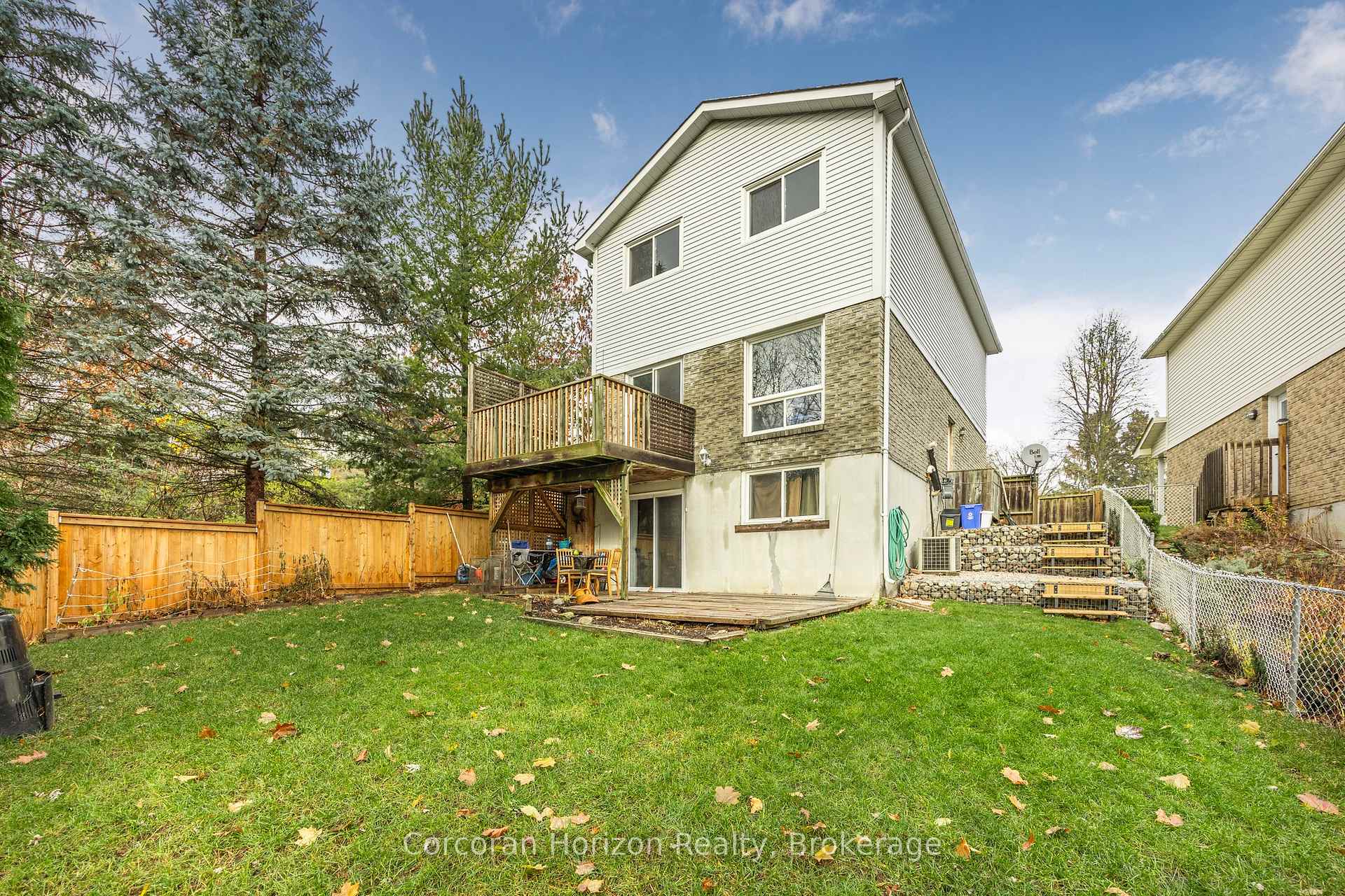 Photo 8 of 28 Fox Run, Barrie, Letitia Heights — HOMEH