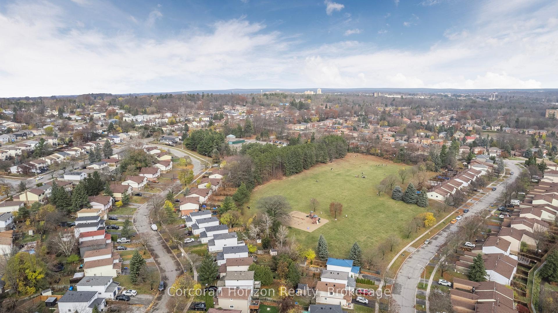 Photo 12 of 28 Fox Run, Barrie, Letitia Heights — HOMEH