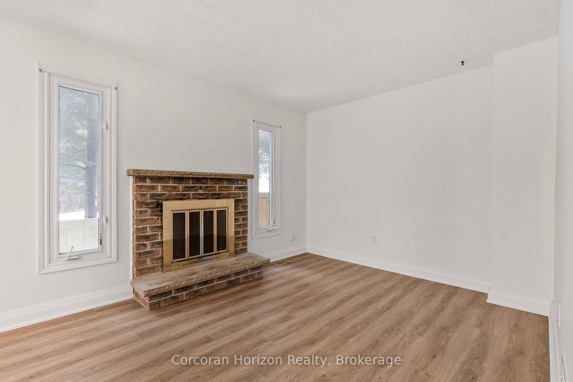 Photo 14 of 28 Fox Run, Barrie, Letitia Heights — HOMEH