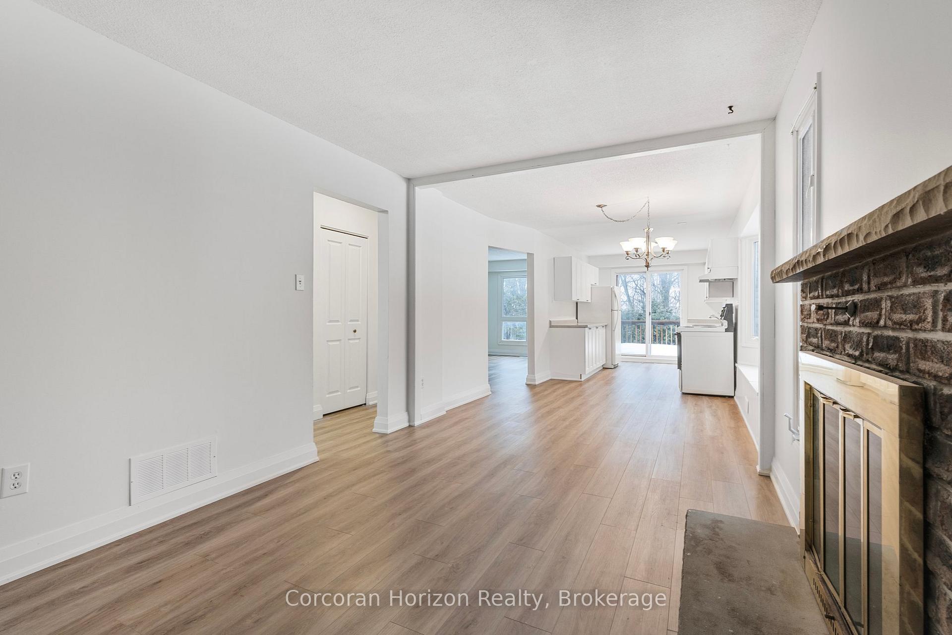 Photo 15 of 28 Fox Run, Barrie, Letitia Heights — HOMEH