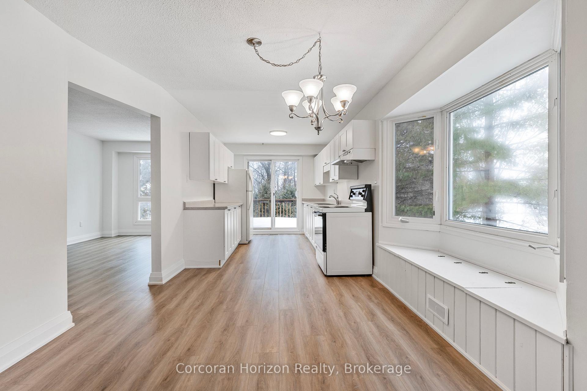 Photo 16 of 28 Fox Run, Barrie, Letitia Heights — HOMEH