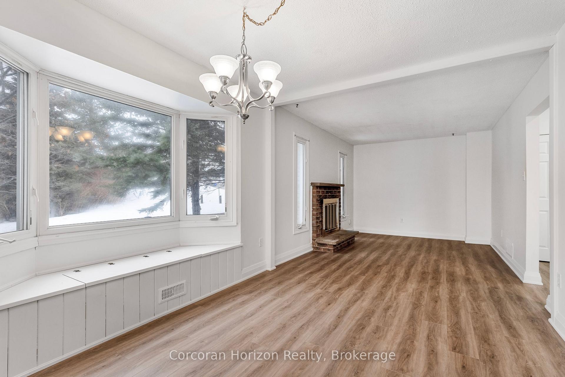 Photo 17 of 28 Fox Run, Barrie, Letitia Heights — HOMEH