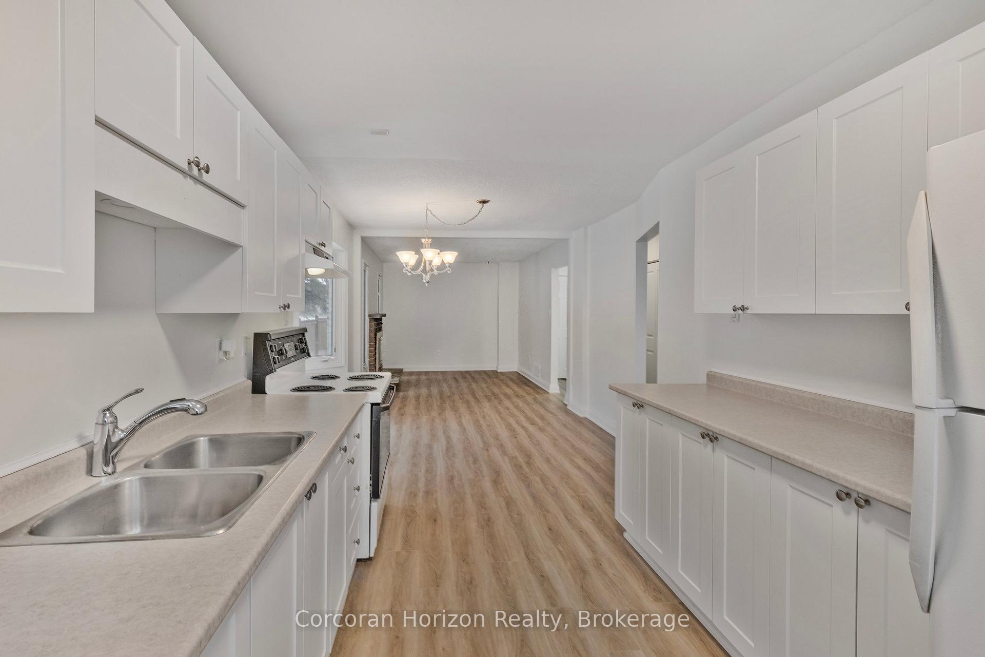 Photo 19 of 28 Fox Run, Barrie, Letitia Heights — HOMEH