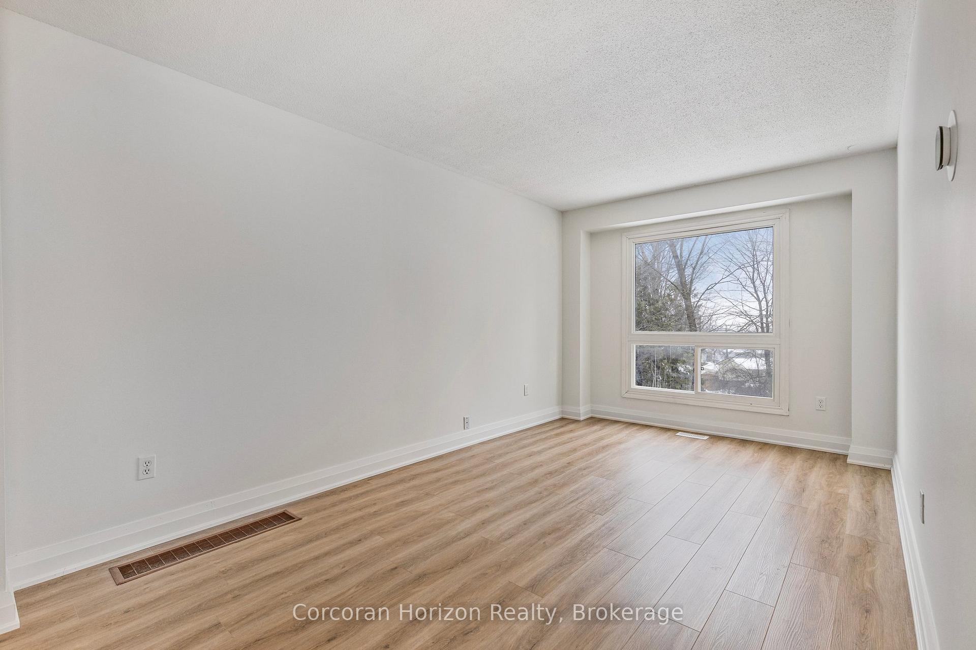 Photo 20 of 28 Fox Run, Barrie, Letitia Heights — HOMEH