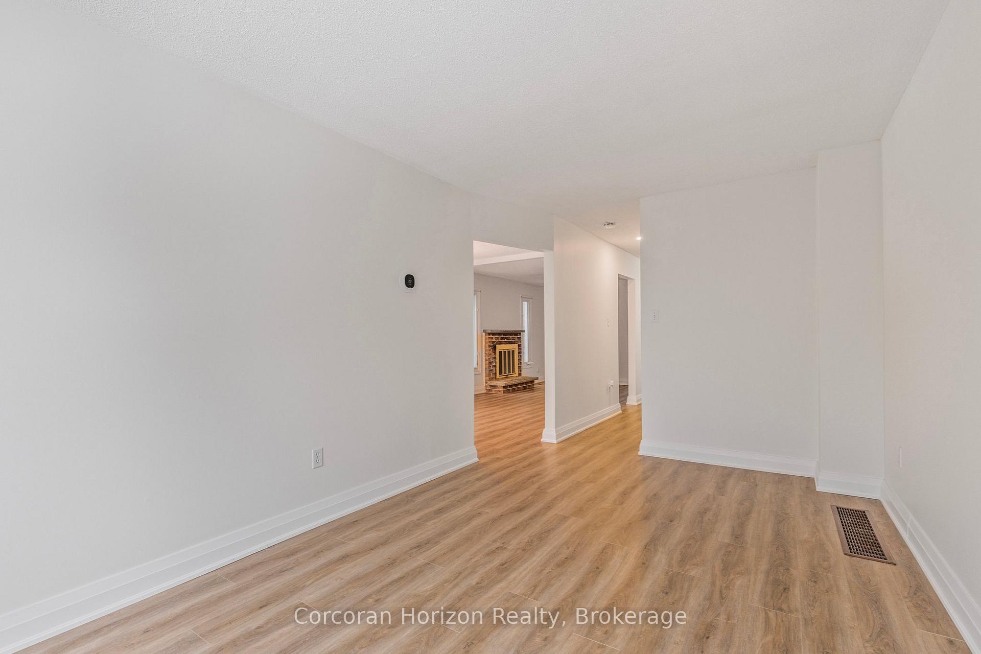 Photo 21 of 28 Fox Run, Barrie, Letitia Heights — HOMEH