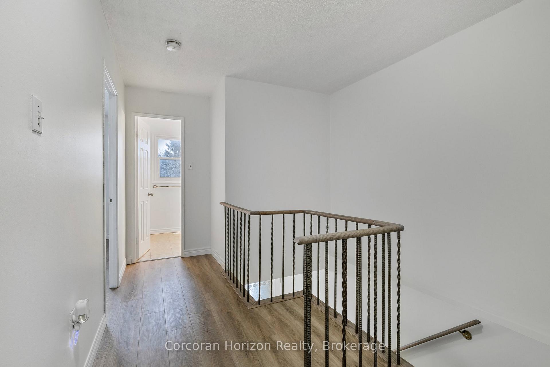 Photo 23 of 28 Fox Run, Barrie, Letitia Heights — HOMEH