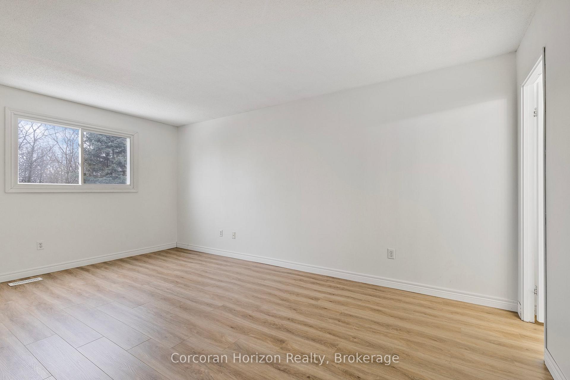 Photo 24 of 28 Fox Run, Barrie, Letitia Heights — HOMEH